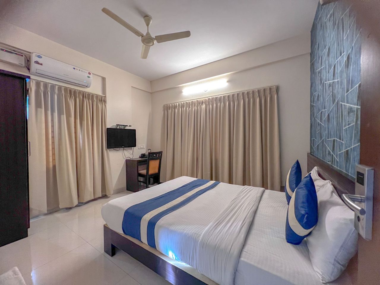 Willow Tree Business Hotel in Bangalore