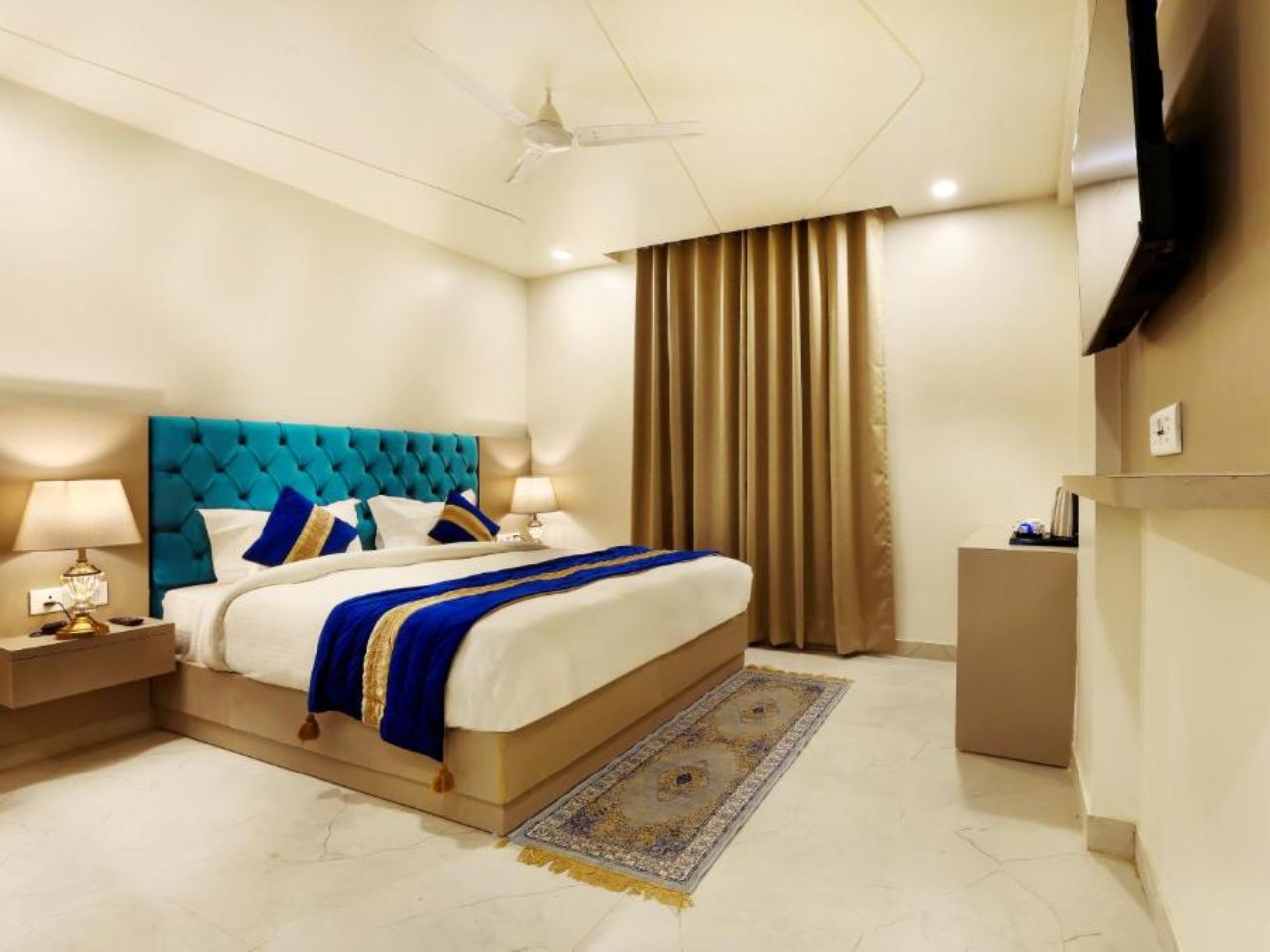 Opo Hotel Dior in Delhi