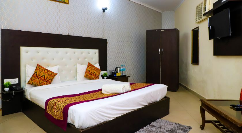 Hotel Global Inn By Quality Inn in Delhi