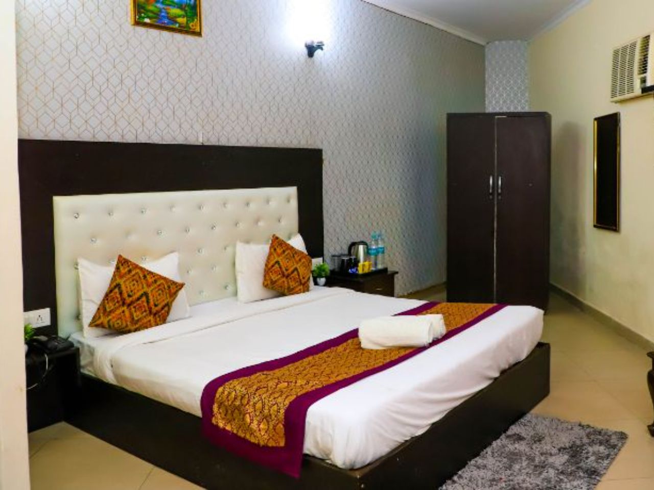 Hotel Global Inn By Quality Inn in Delhi