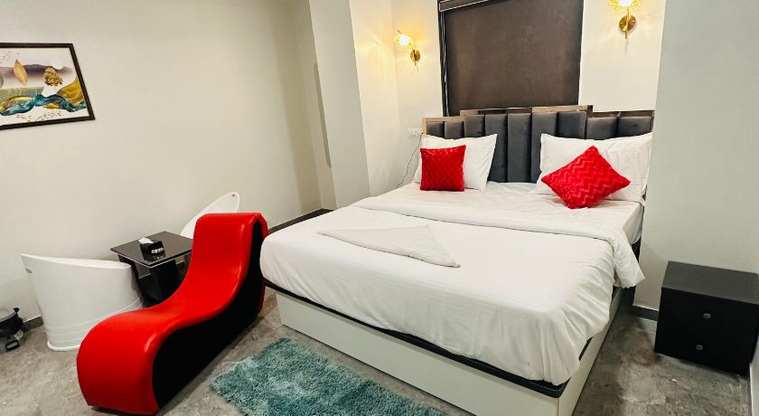 Hill Top Inn in Pune