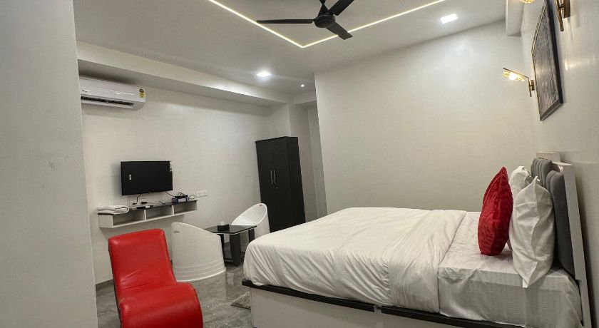 Hill Top Inn in Pune