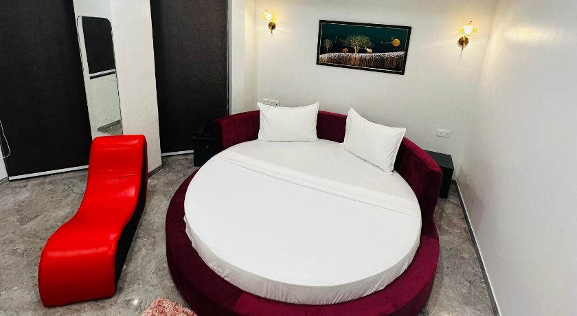 Hill Top Inn in Pune