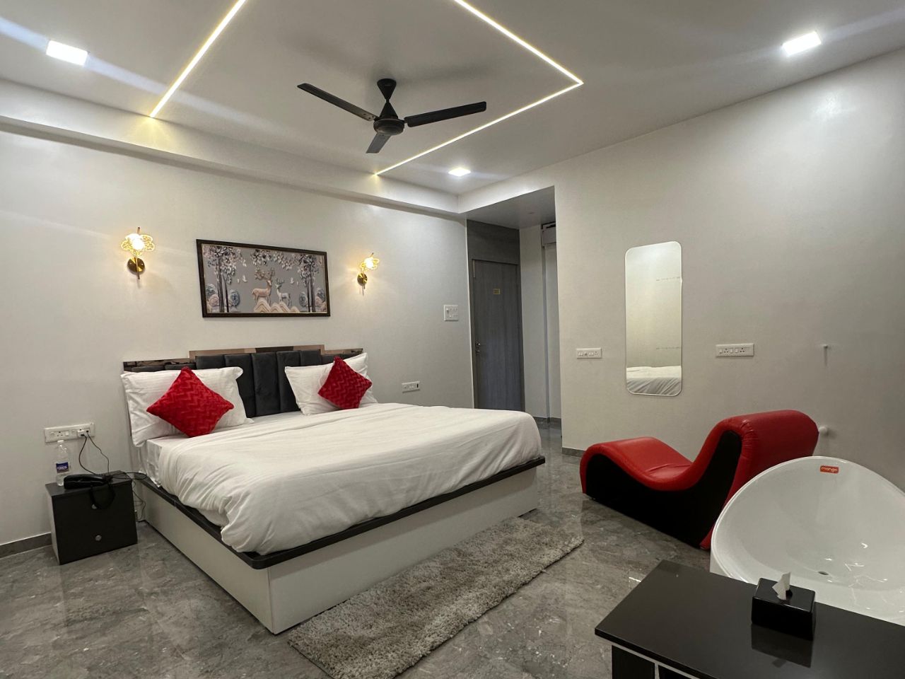 Hill Top Inn in Pune