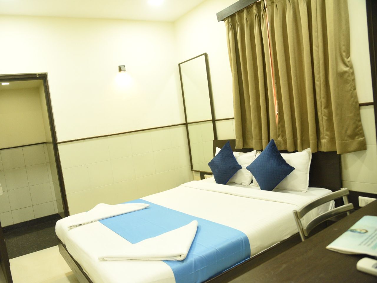 Hotel Triton Sion in Mumbai