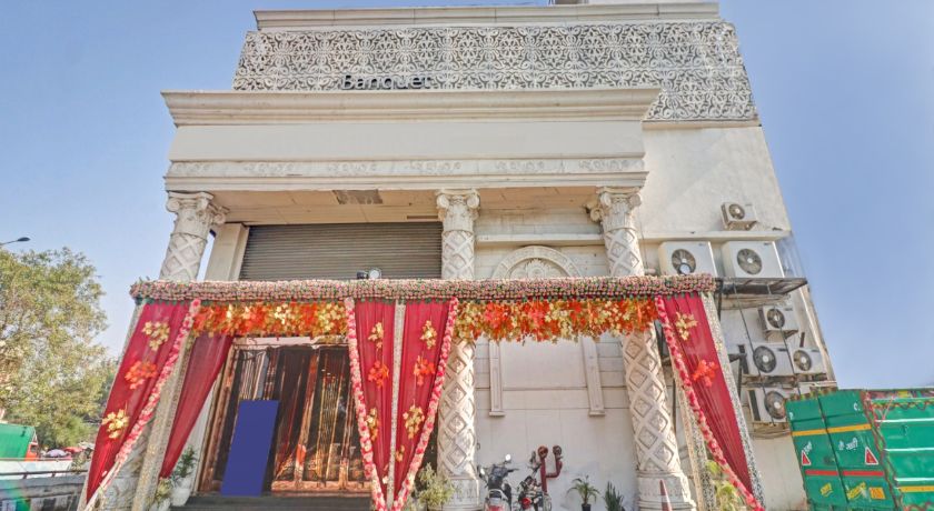 Hotel Seventh Heaven in Delhi