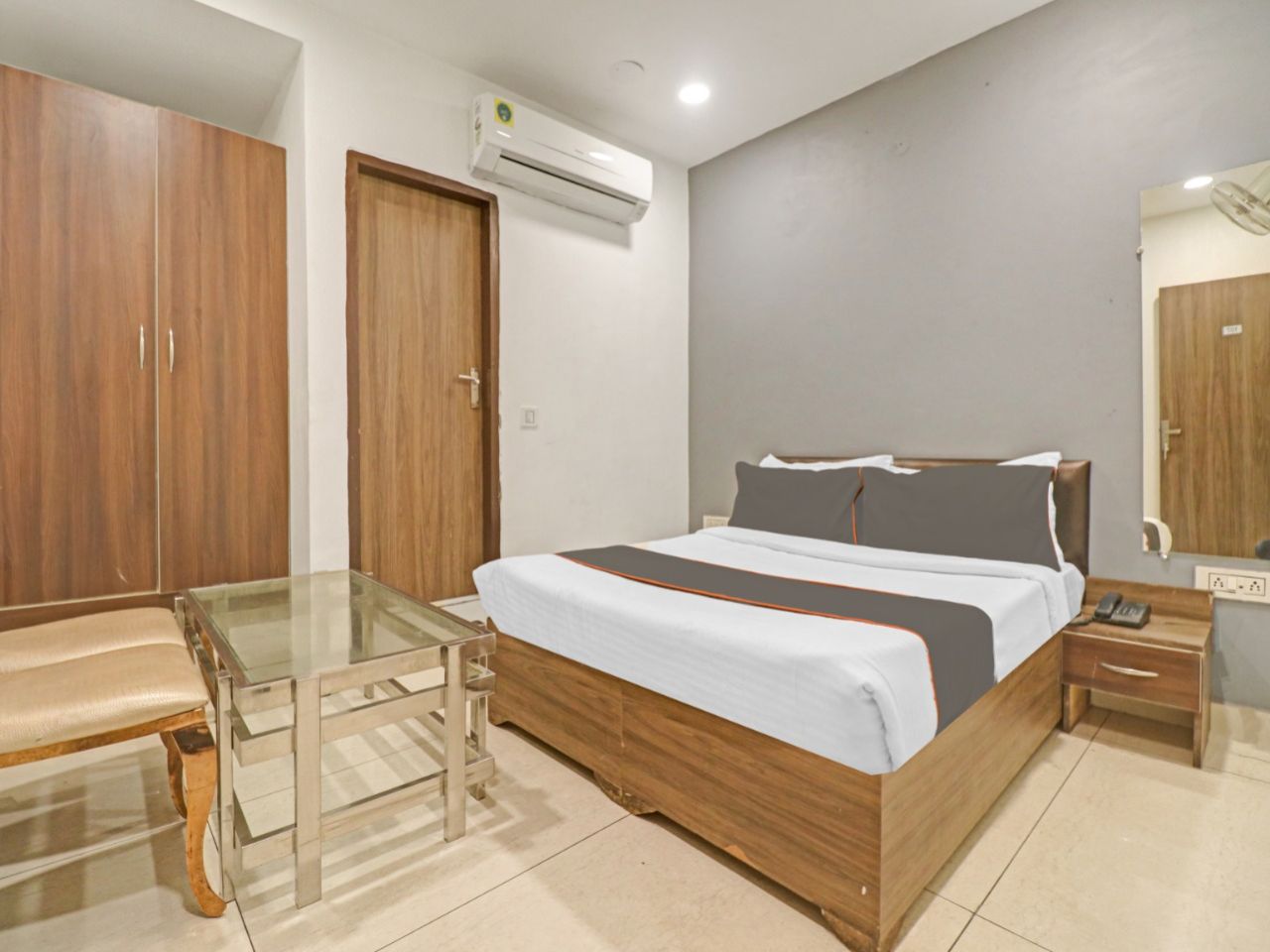 Hotel Seventh Heaven in Delhi