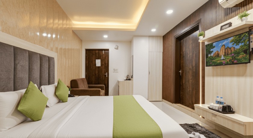 Hotel Seventh Heaven- Near Shakurpur Metro Station in Delhi