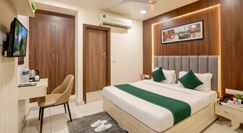 Hotel Seventh Heaven- Near Shakurpur Metro Station in Delhi