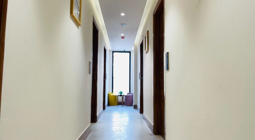 Travellers Hotel in Delhi