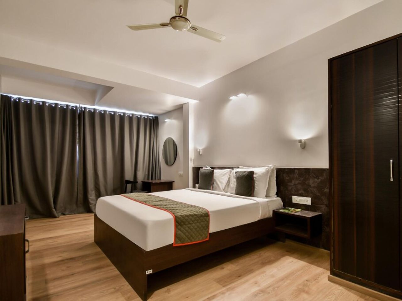 Hotel Luxurs in Jaipur