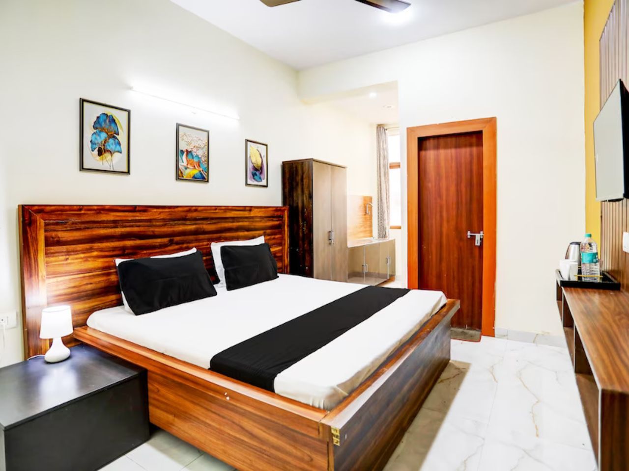 Hotel Galaxy Inn in Noida