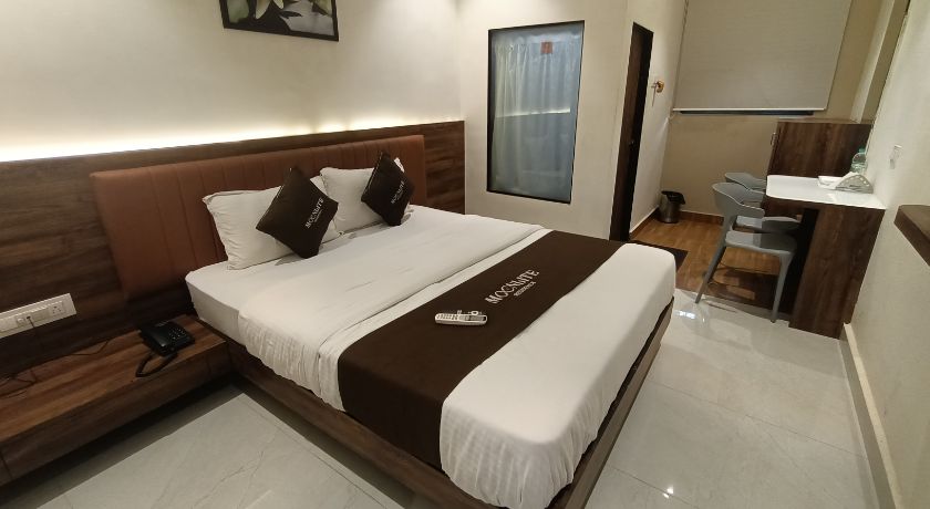 Hotel Moonlite Residency Marve in Mumbai