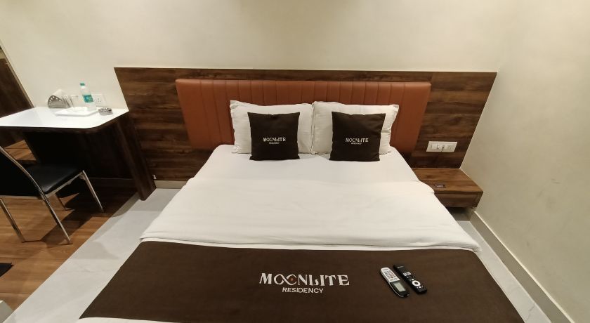 Hotel Moonlite Residency Marve in Mumbai