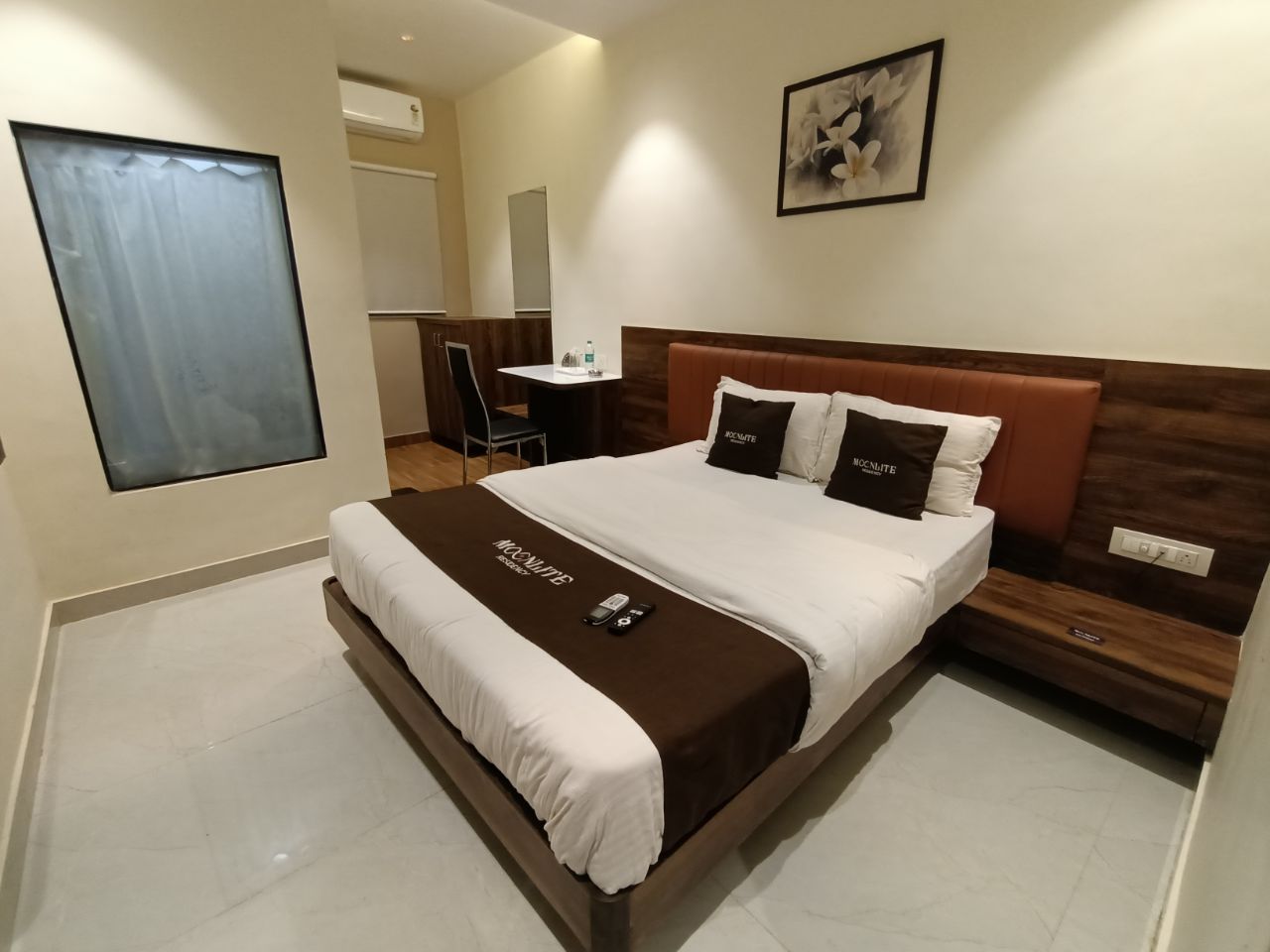 Hotel Moonlite Residency Marve in Mumbai
