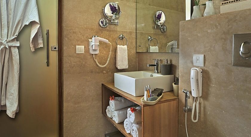 Hotel Udman Panchshila in Delhi