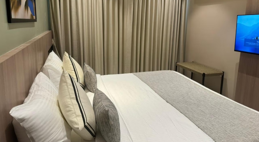 Hotel Mumbai House Valnai Malad in Mumbai