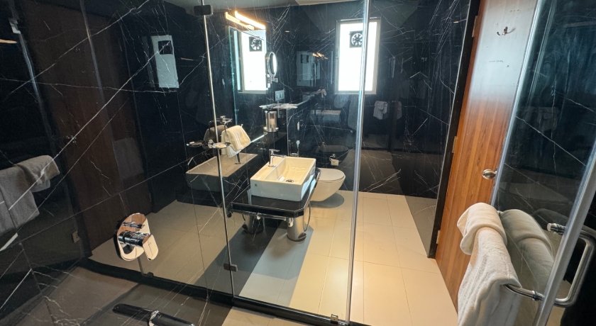 Hotel Mumbai House Valnai Malad in Mumbai