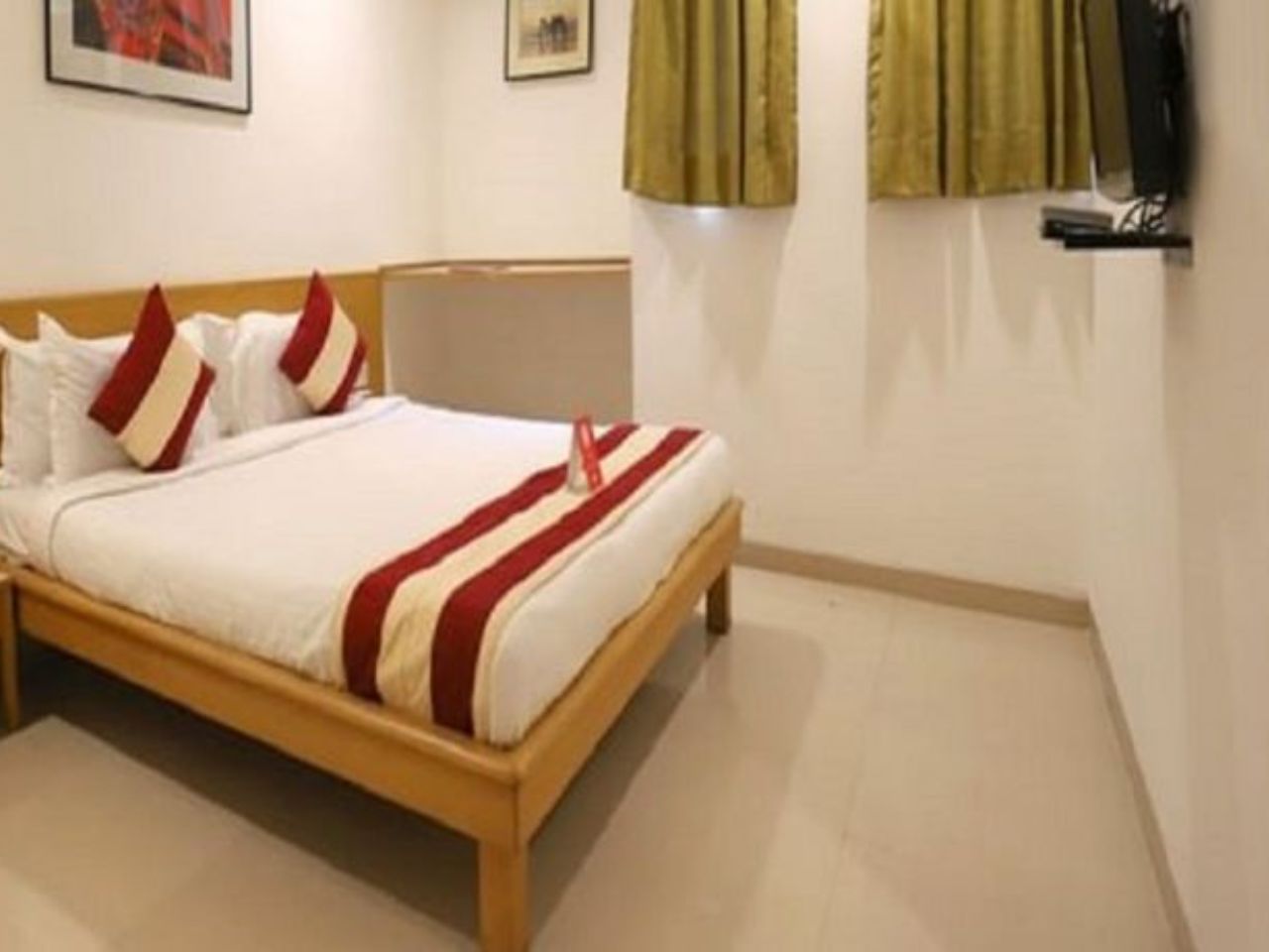 Hotel De Ecobiz in Ahmedabad