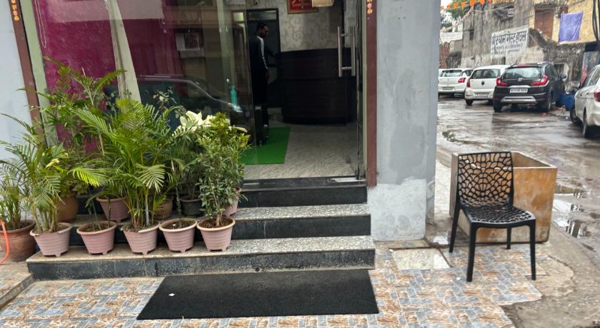 Hotel Lakhdatar Palace in Jaipur