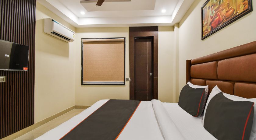 Hotel Nirvana Residency in Delhi