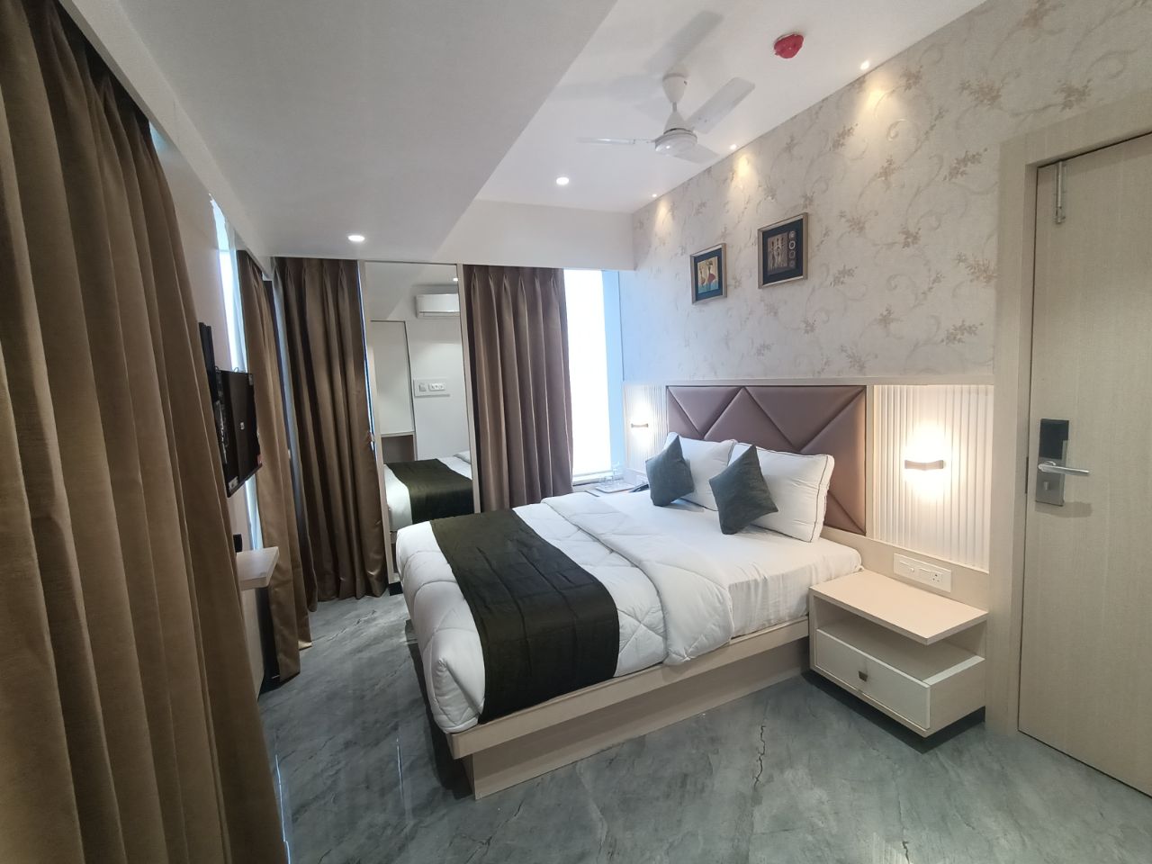 Hotel Pearl Residency in Thane