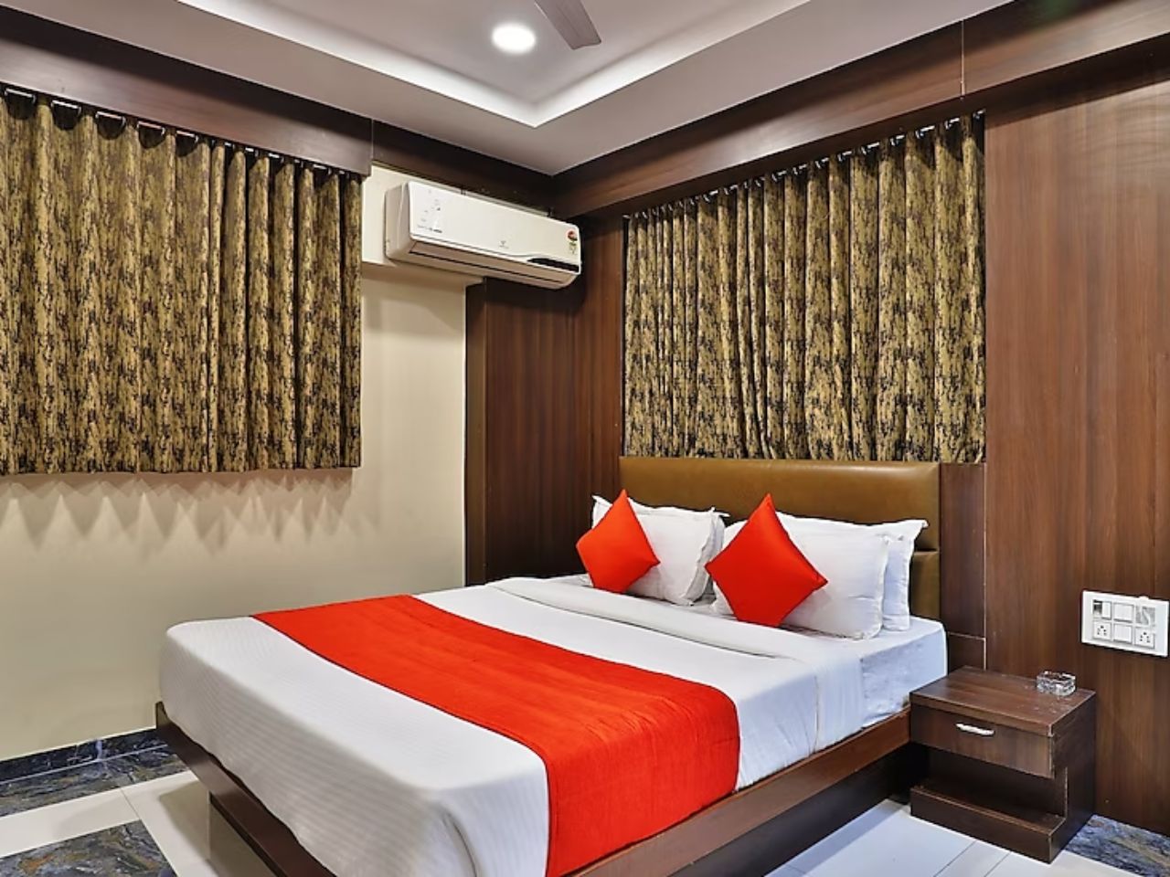 Hotel Shreenath in Ahmedabad