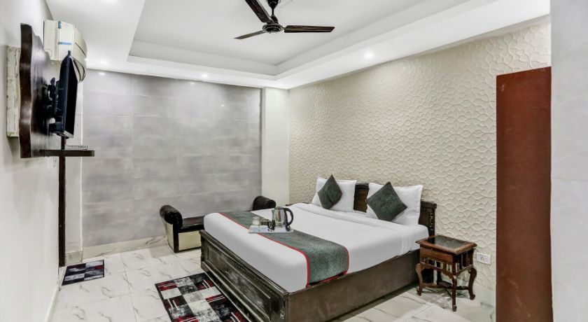 Hotel AP Grand in Noida