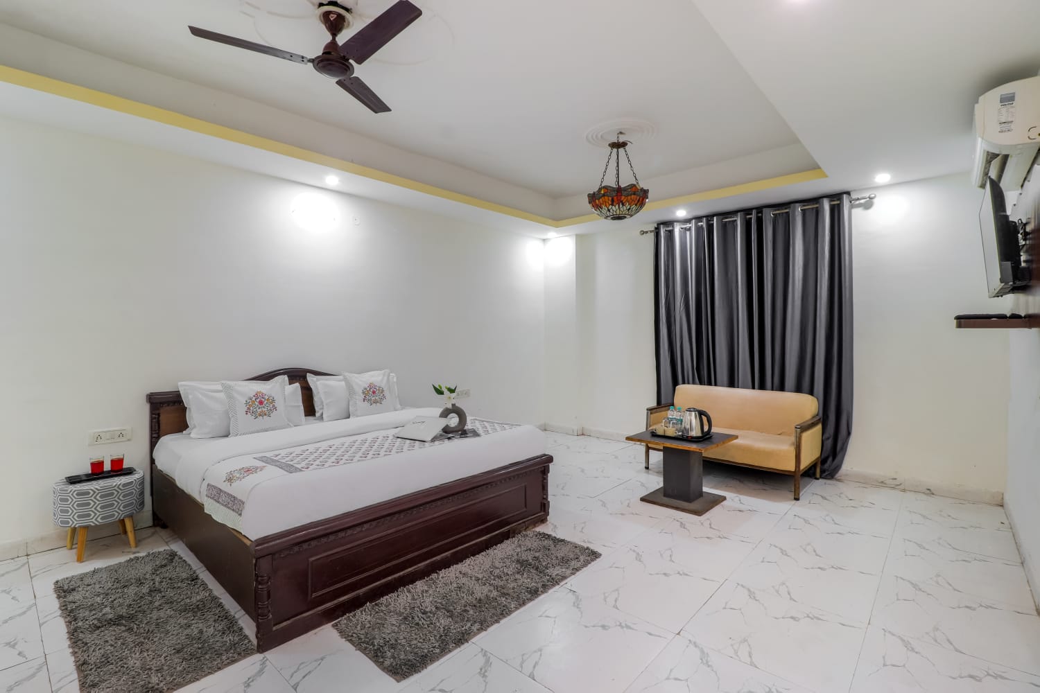 Hotel AP Grand in Noida