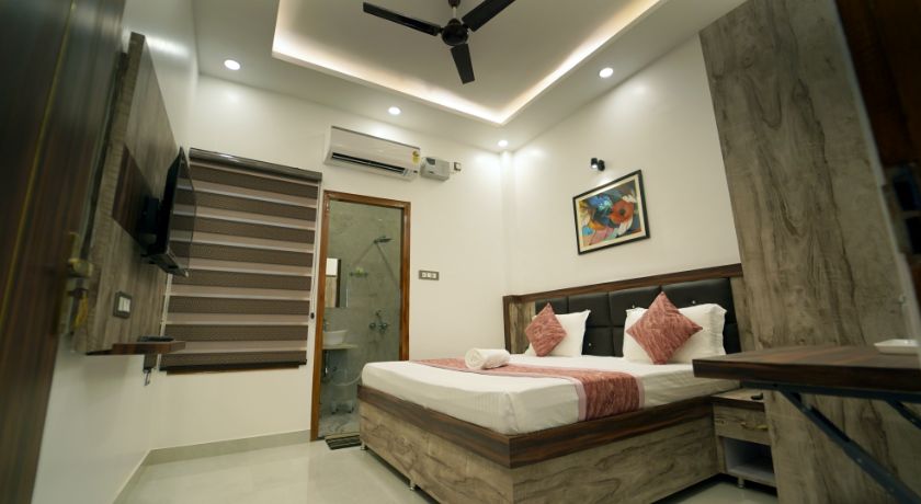 Hotel Oscar Grand Inn in Lucknow