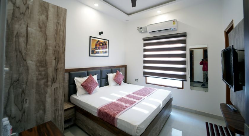 Hotel Oscar Grand Inn in Lucknow