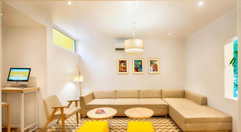 Bloom Hotel - Janpath in Delhi