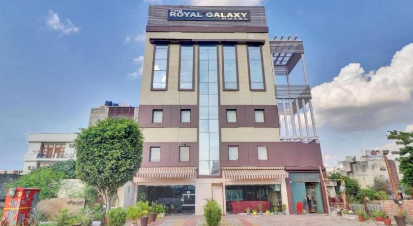 Hotel The Royal Galaxy in Delhi