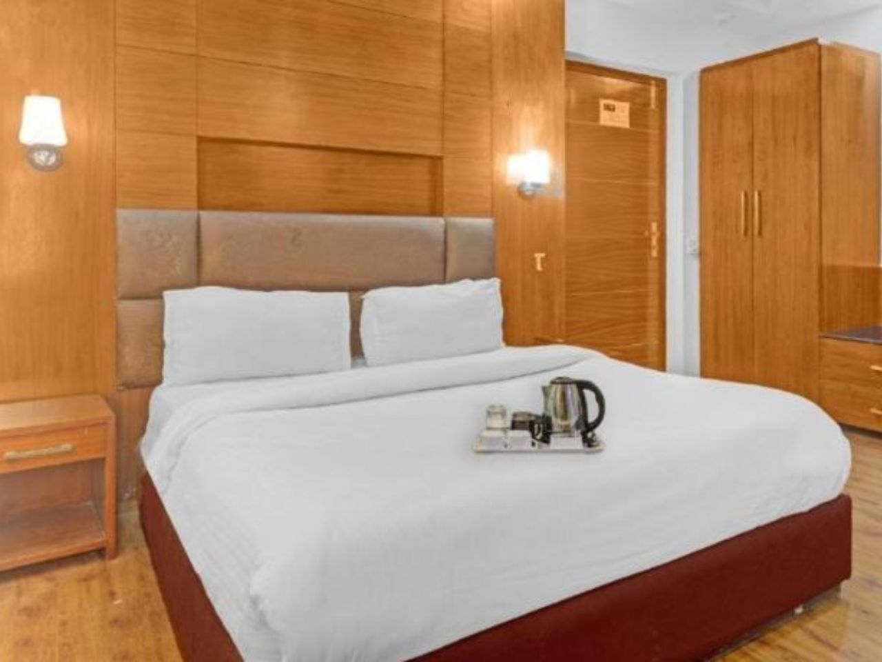 Hotel The Royal Galaxy in Delhi