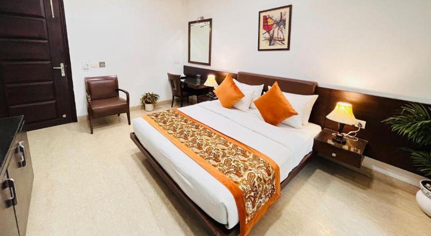 Qotel Signature Lavish Inn in Delhi