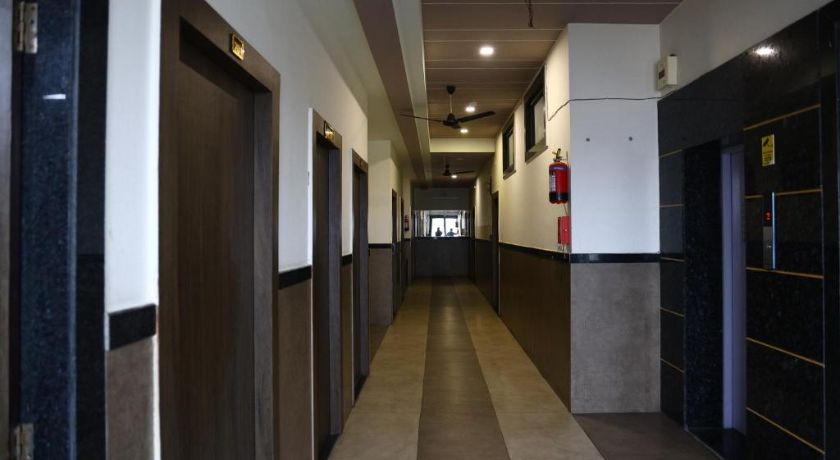 Hotel Crown Royal in Kota