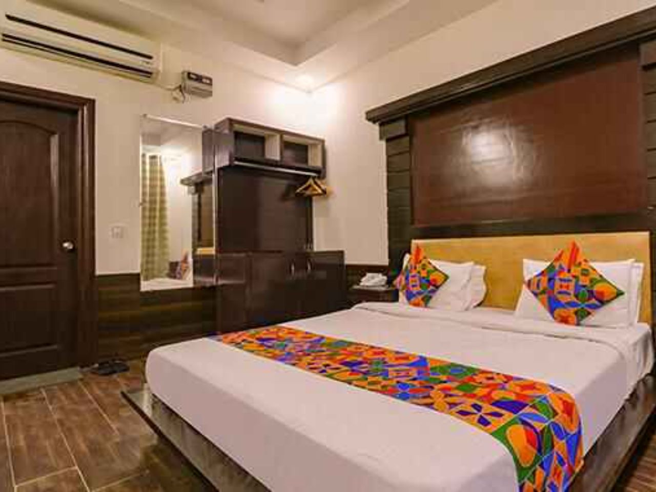 Hotel Live Inn in Gurgaon