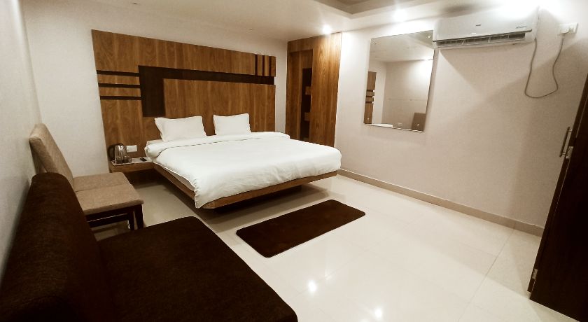 Hotel Crown Palace in Patna