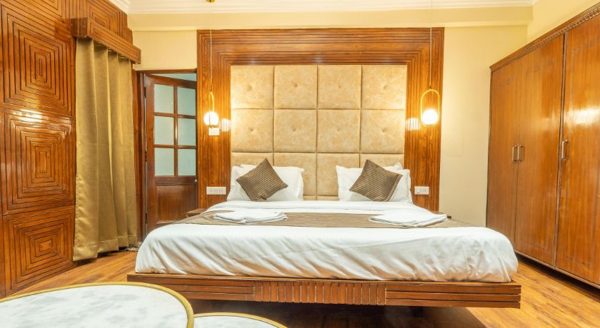 Villa Riverine Cafe And Riverview Residencies in Manali