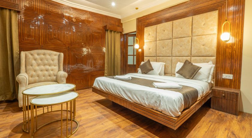 Villa Riverine Cafe And Riverview Residencies in Manali