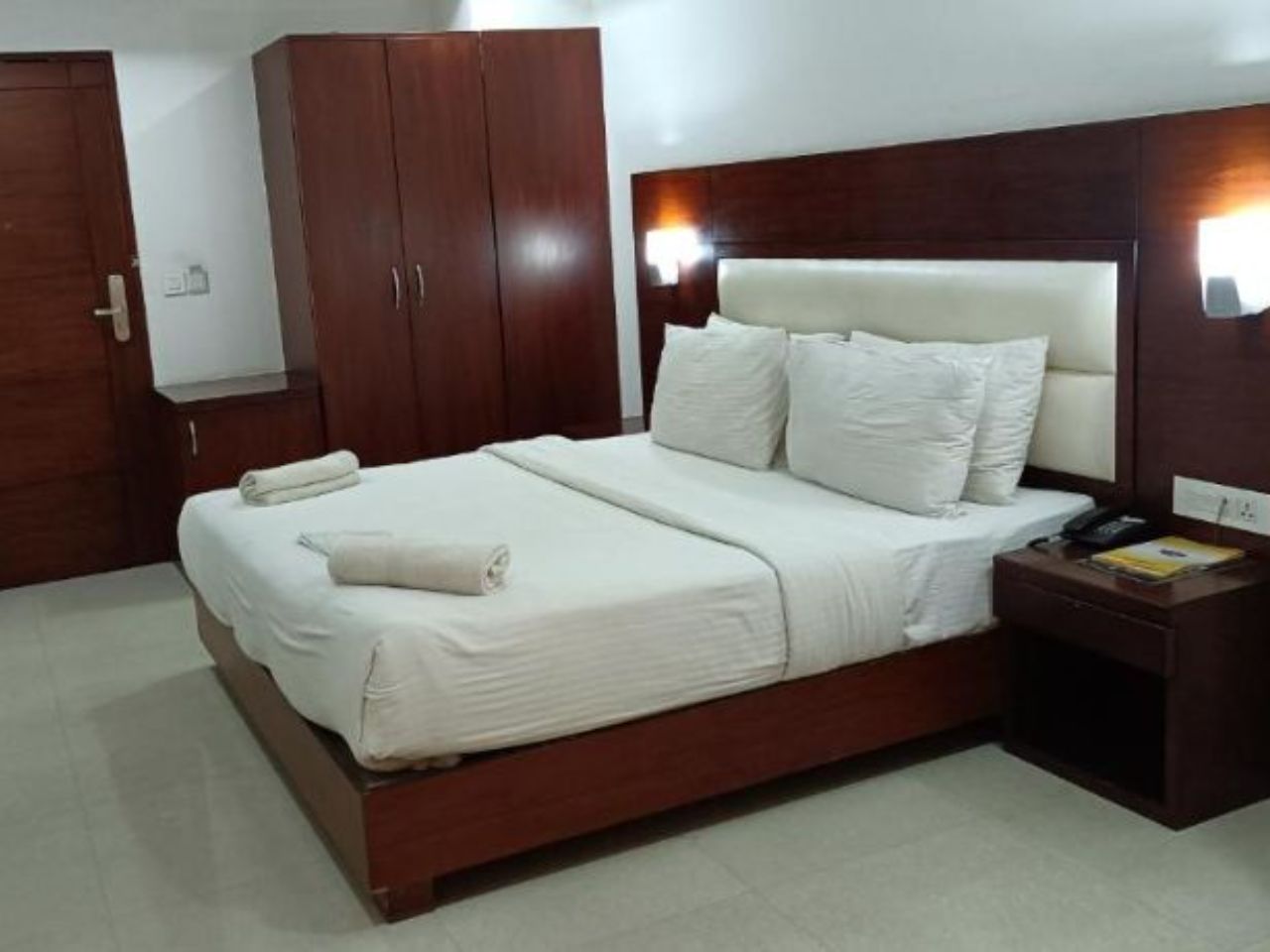 Hotel Autumn Crocus in Guwahati