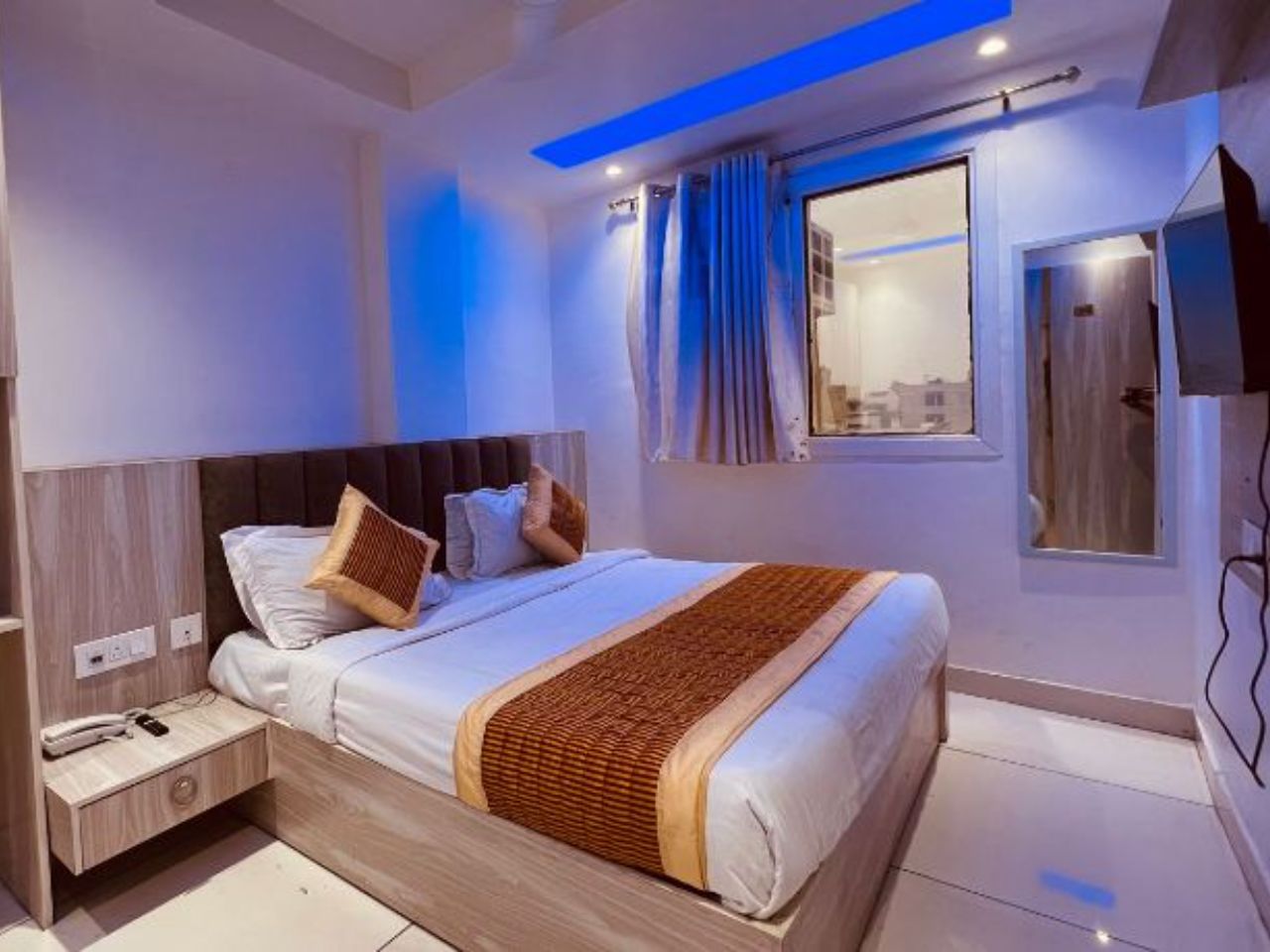 Hotel Luxury Inn in Delhi