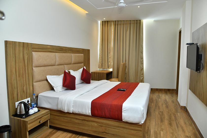 Hotel Pearl Wood in Zirakpur