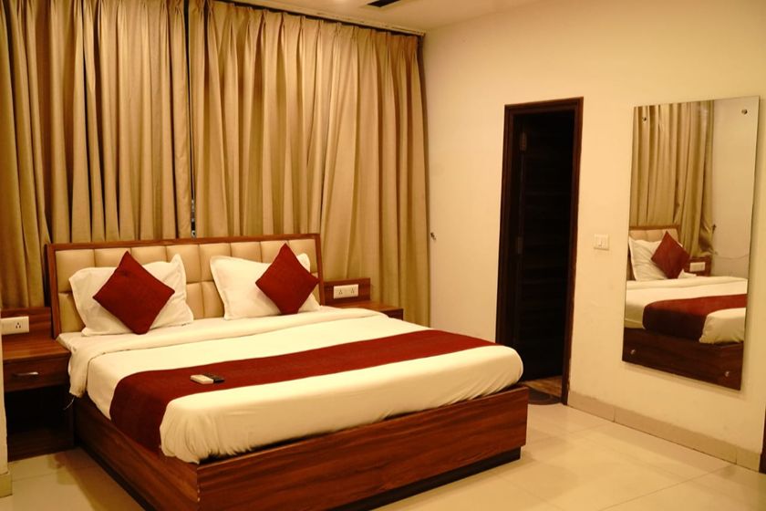 Hotel Pearl Wood in Zirakpur