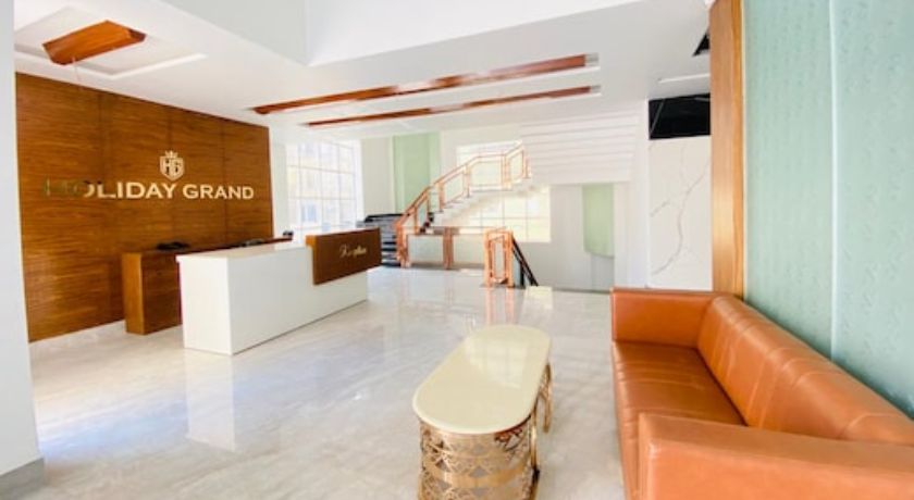 Hotel Holiday Grand in Noida