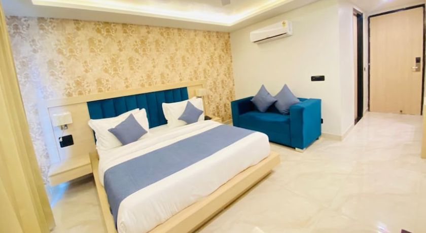 Hotel Holiday Grand in Noida