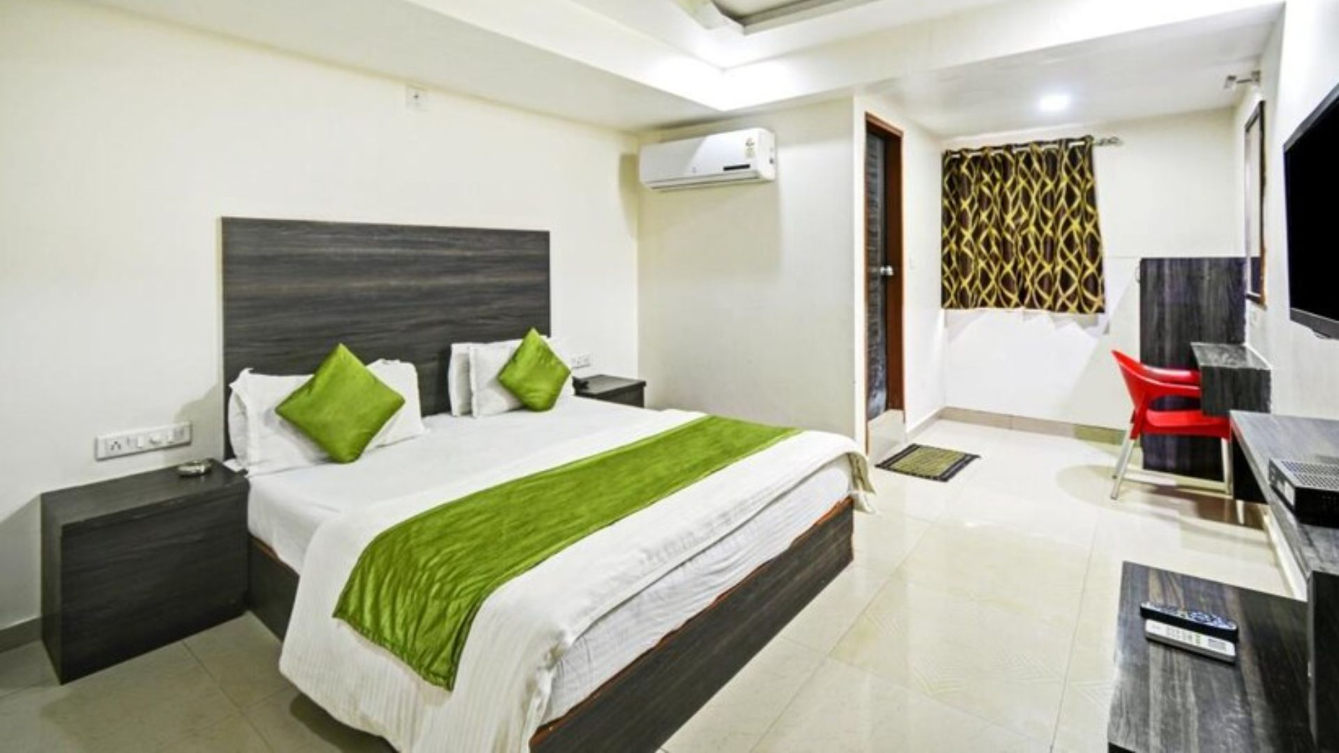Hotel Gold Leaf in Ahmedabad