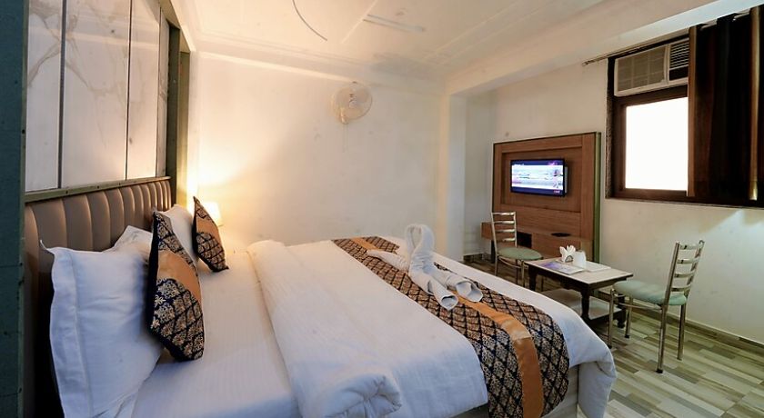 Hotel Clink in Delhi