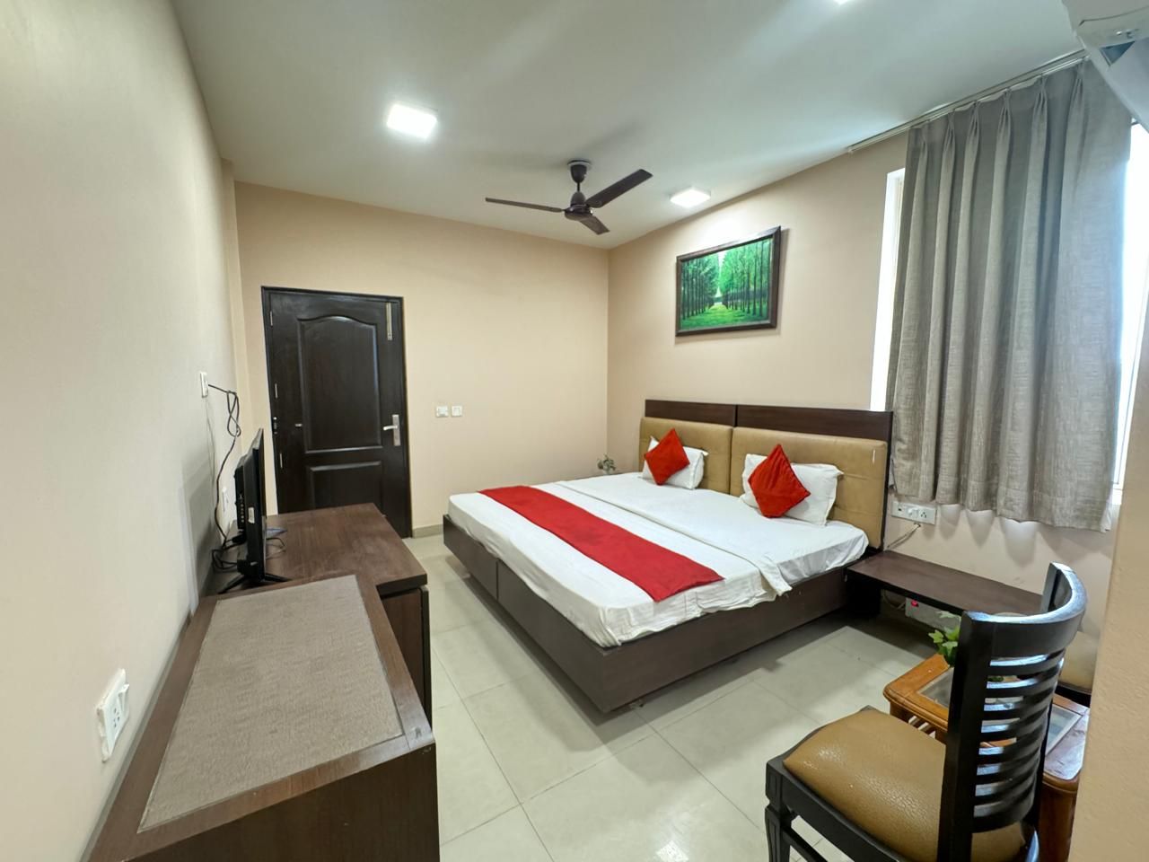 Hotel Admire Inn in Noida