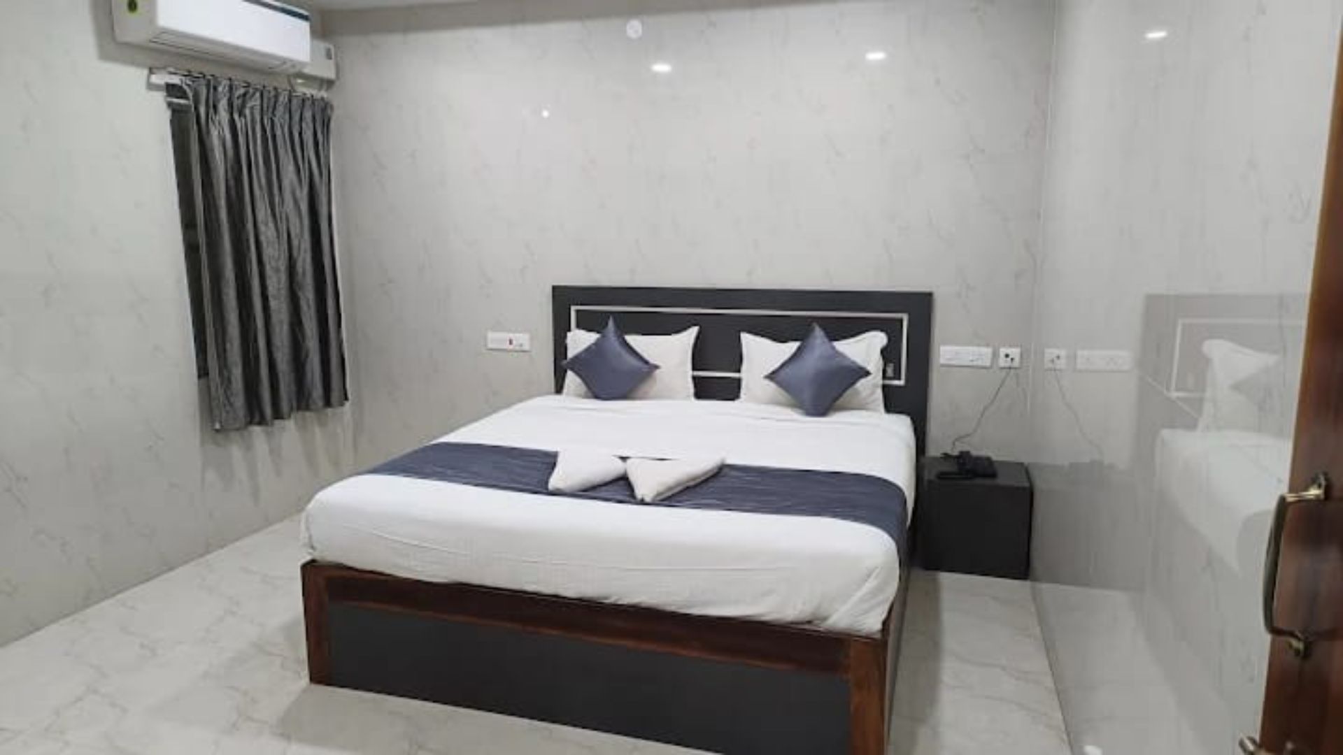 Hotel The Ramansh By Param in Ayodhya